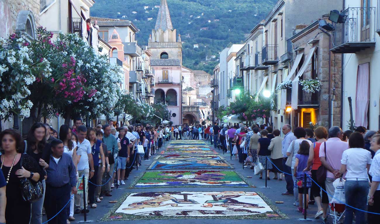 L'arte dei fiori: l'infiorata a Castelbuono - Hotel Riva del Sole Cefalù